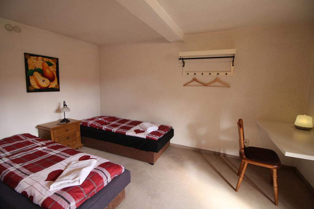 Hotel Erfurter Kreuz Kirchheim  Eksteriør billede